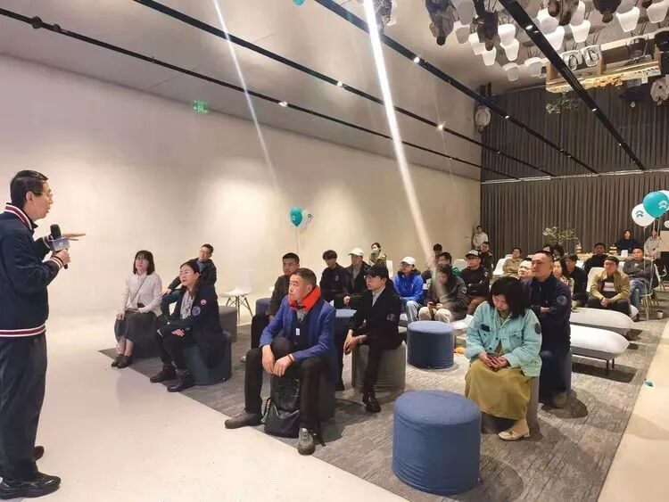 探秘蔚来“牛屋”,共话高端出行——天府邻里创业沙龙111期圆满举行