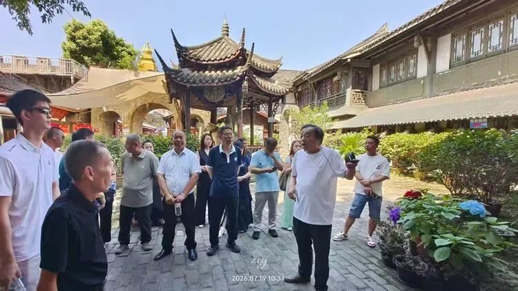 天府邻里创业沙龙第129期走进黄龙古城,30余位创业者共赴一场跨越半生的精神之约
