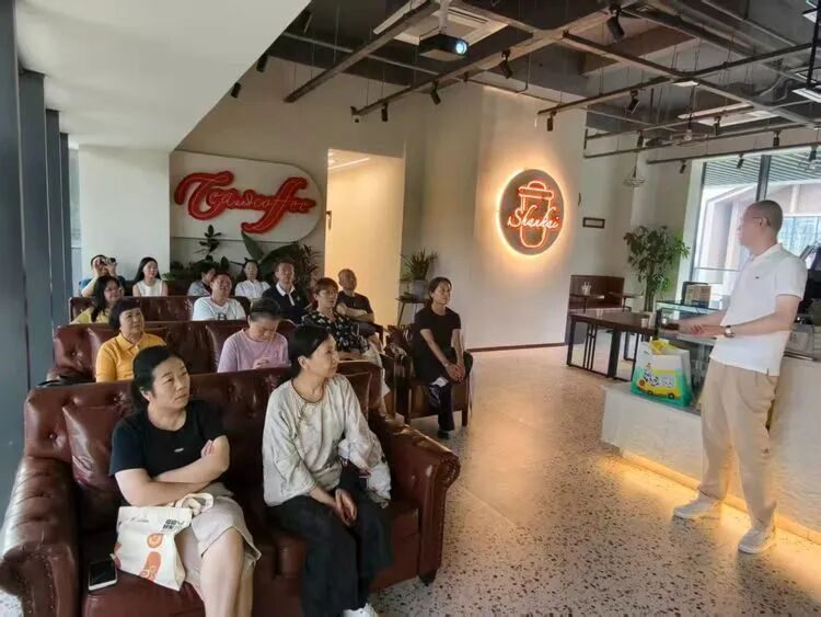 当“液体黄金”遇见邻里创业圈：一场关于健康与事业的社区实验