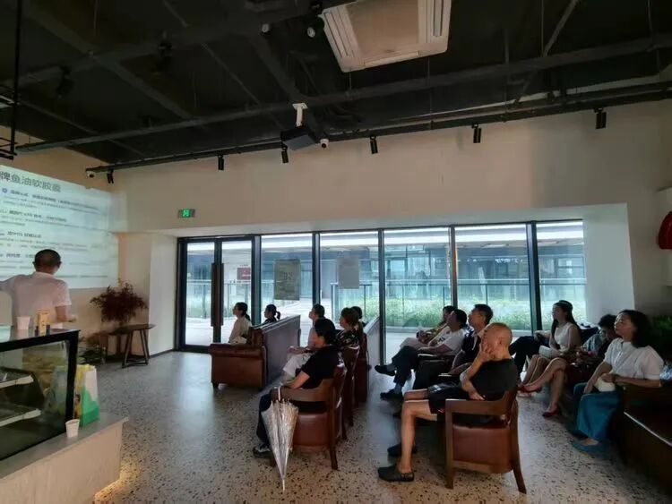 当“液体黄金”遇见邻里创业圈：一场关于健康与事业的社区实验